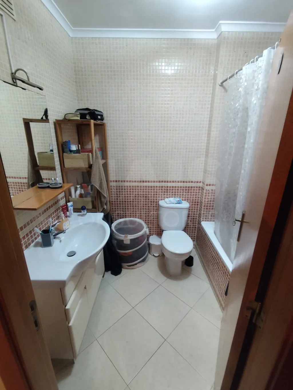 Apartamento T1 com Terraço em Condomínio Fechado – Carregado