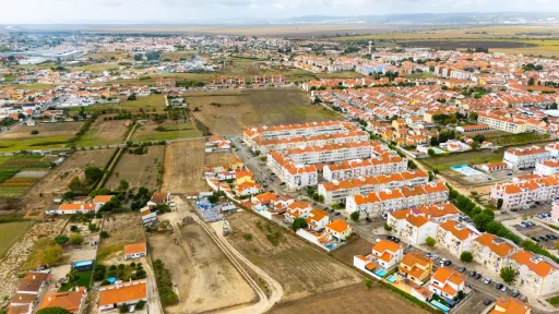 Apartamento T3 com Parqueamento e Arrecadação em Samora Correia