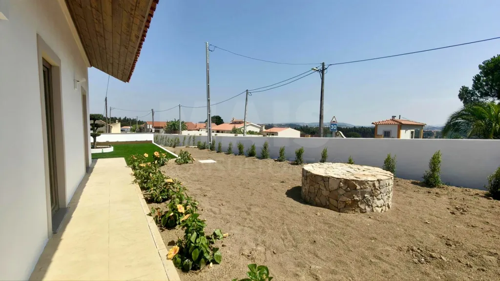 Single-Story 2-Bedroom + 1 House with Pool, Outbuilding, and 3,476 m² Lot | Comfort, Privacy, and Quality of Life