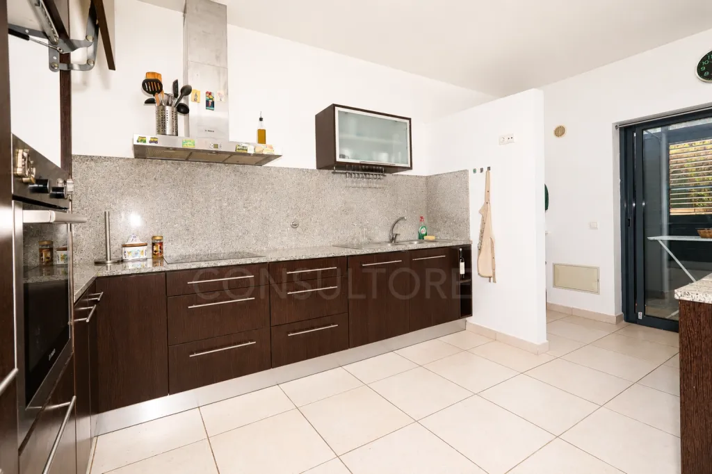 Magnifica moradia T3+2 localizada num condomínio privado, em Boliqueime.