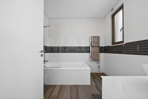 Moradia T4 com Piscina e Rooftop a minutos da Praia | Salir do Porto