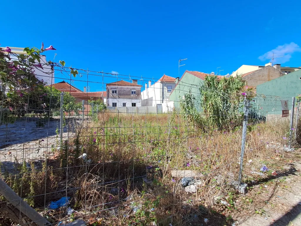 Terreno para construção de prédio junto à Fonte Luminosa