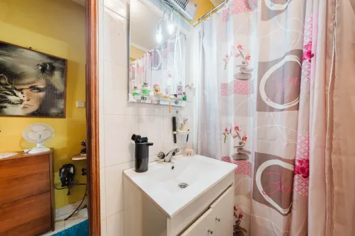 Spacious 3-Bedroom Apartment in Downtown Lourinhã with a Balcony and Terraces