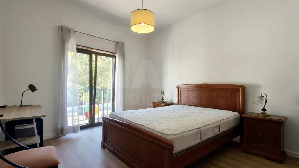 2-Bedroom Apartment with Terrace and Potential | Downtown Caldas da Rainha