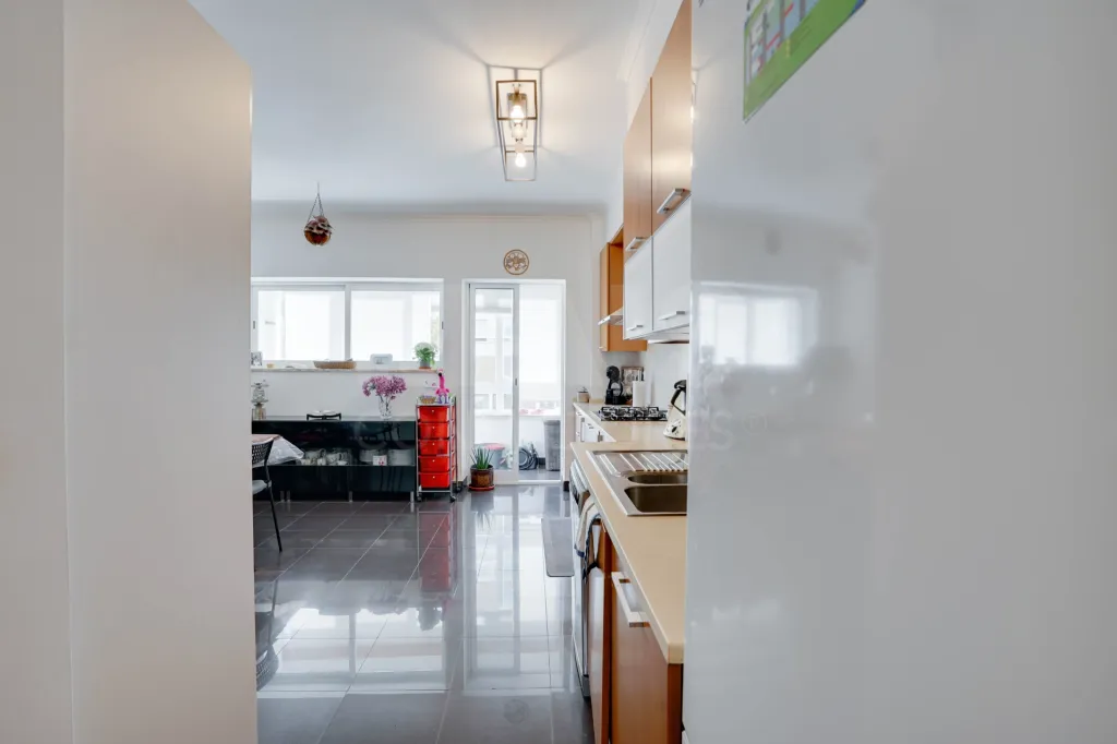 Apartamento T4 Remodelado na Rua Bartolomeu Dias na Portela de Sacavém