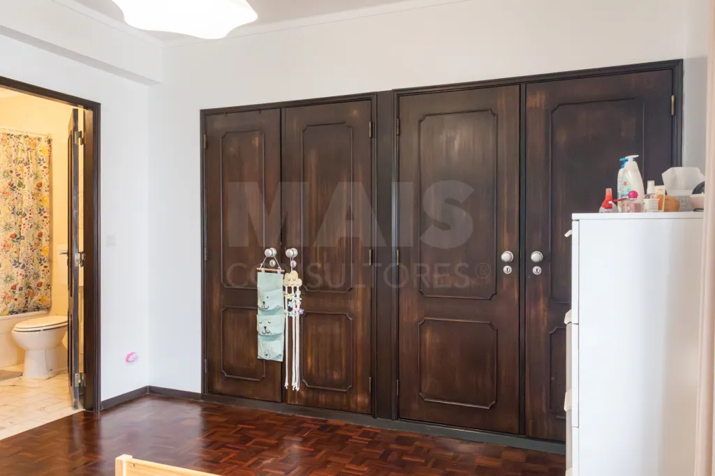 T2+2 Duplex com garagem, terraços e vista desafogada | Avenal – Caldas da Rainha
