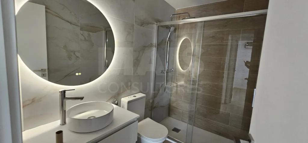 Renovated 2-Bedroom Apartment, Brand New, Dafundo