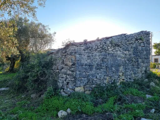 Moradia em ruinas, em Barreirinhas, ALCANEDE