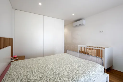 Apartamento T3 semi-novo vista mar com garagem