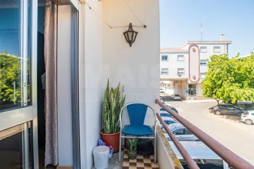 2-Bedroom Apartment in the Heart of Cadaval – Comfort, Location, and Potential!