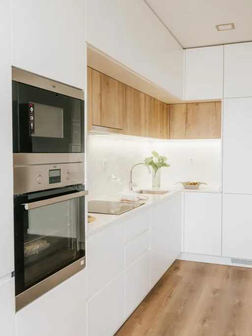 T3 Remodelado em Benfica | Varanda | Home Staging Incluído
