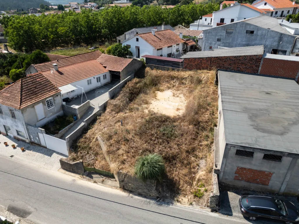 Terreno Urbano com Projeto Aprovado | Furo de Água e Opção Chave na Mão