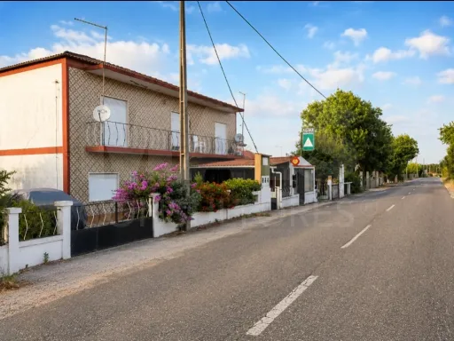 Moradia Bi Familiar inserida num lote de Terreno 1785 m2 em Canha