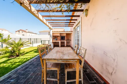 Moradia T5 em Lourinhã com Vista Mar, Piscina Aquecida e Jardim