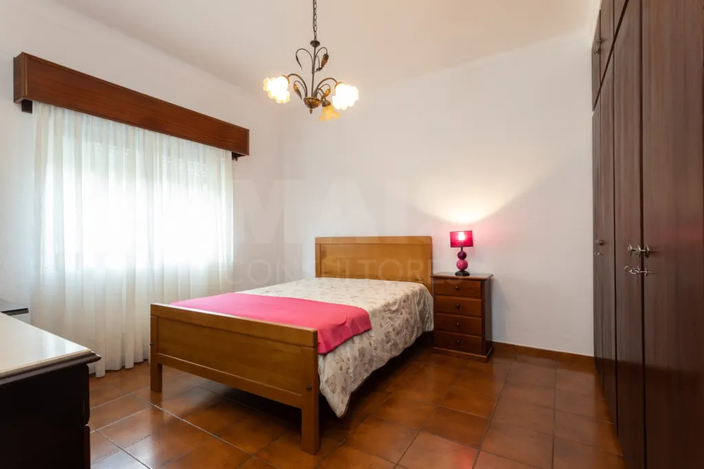 Moradia Térrea V3 com terreno urbano de 3780m2 no Alentejo