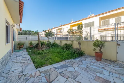 Oportunidade no Porto Alto, moradia T4+1 com 204m2 e logradouro.