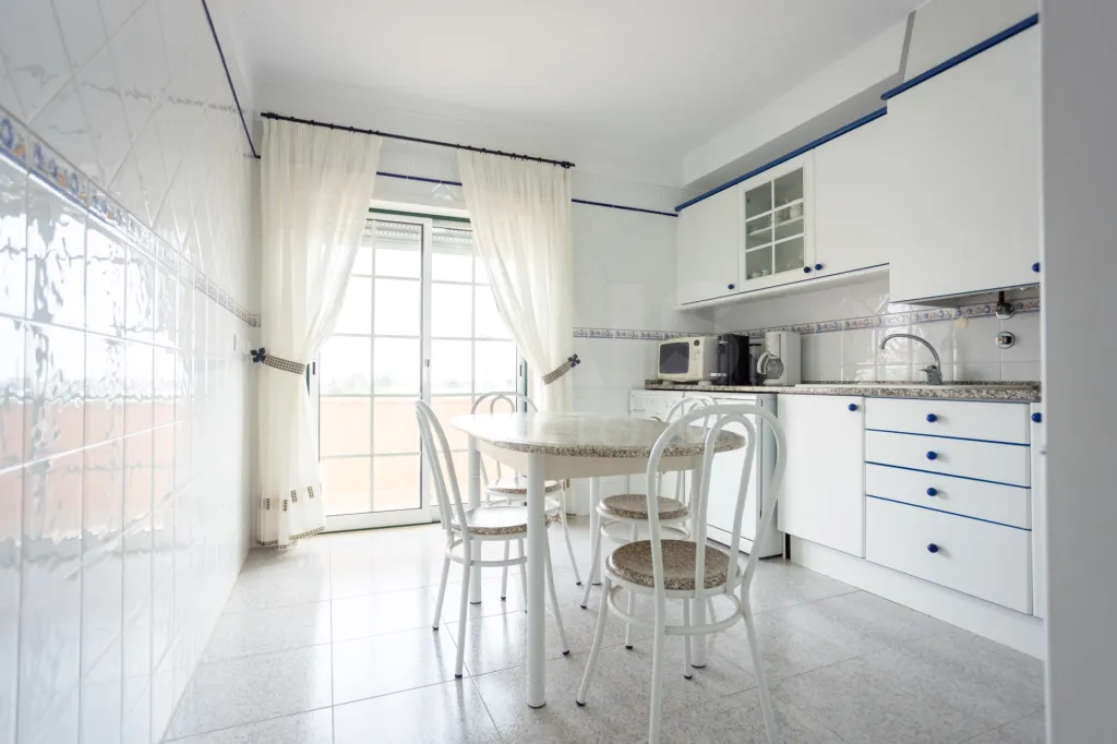 Apartamento T3 com excelente localização no Porto Alto
