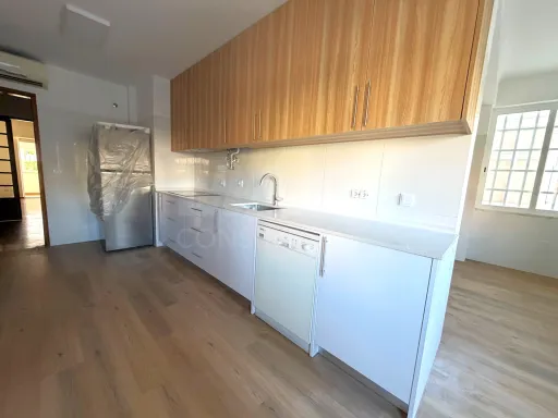 Apartamento T4 em Carnide