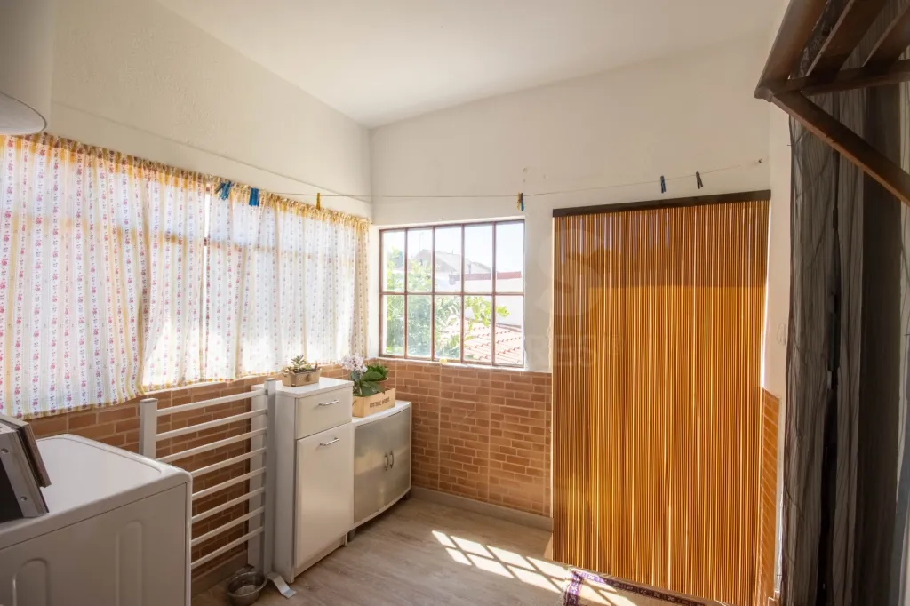 Moradia T2 + 1 com armazém de 138m²
