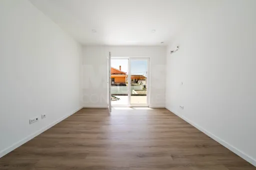 Exclusiva Moradia T4 Moderna com Conforto e Elegância Perto das Praias de Peniche