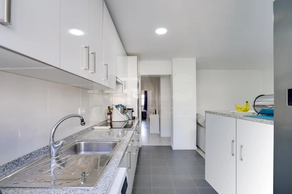 Refurbished 3-bedroom apartment in Sacávem