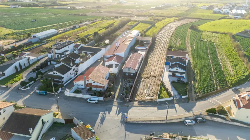 Moradia térrea T4 com anexo e 5.000 m2 de terreno em Geraldes