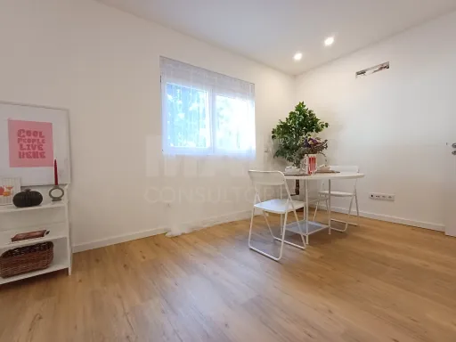 Unique Opportunity - Renovated T2 in Praça São João Batista