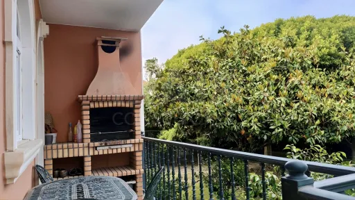 Moradia T5 de Prestígio com Vista Mar, Terreno de 2.075 m² e Detalhes Artísticos Exclusivos