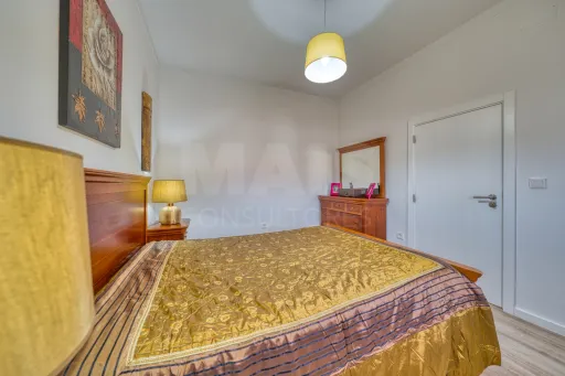 Viva com Espaço e Conforto: Moradia T4 com Anexo e Garagem em Coruche – Pronta a Habitar