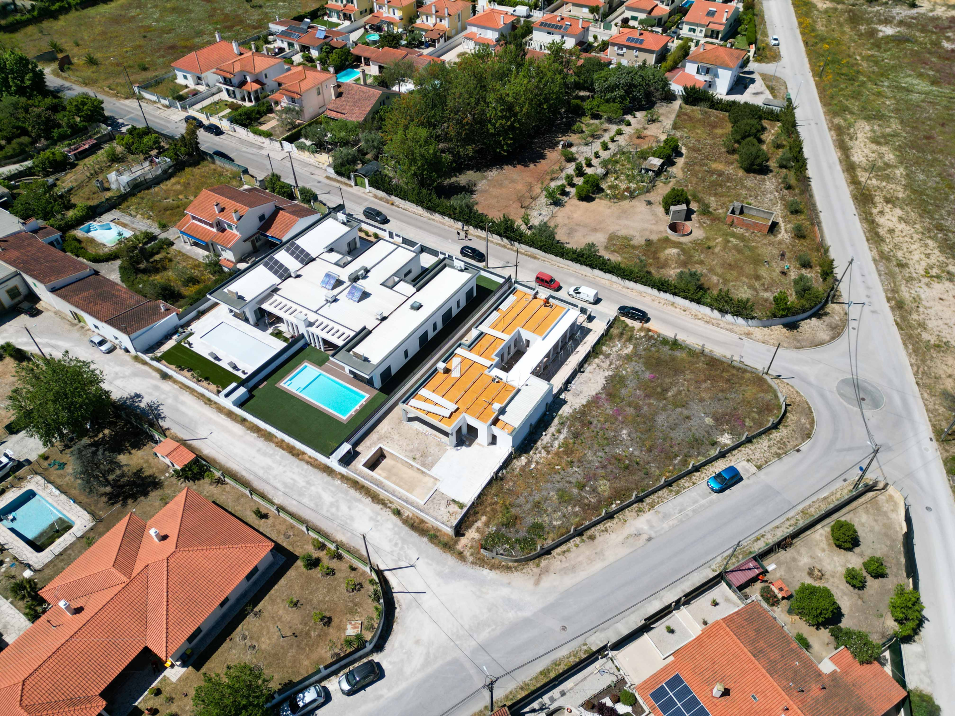 Moradias térreas T4 C\ 4 Suites e Piscina