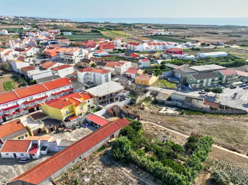 Apartamento T2 com Varanda & Parqueamento Privado, a 1 km da Praia da Consolação | Atouguia da Baleia – Peniche