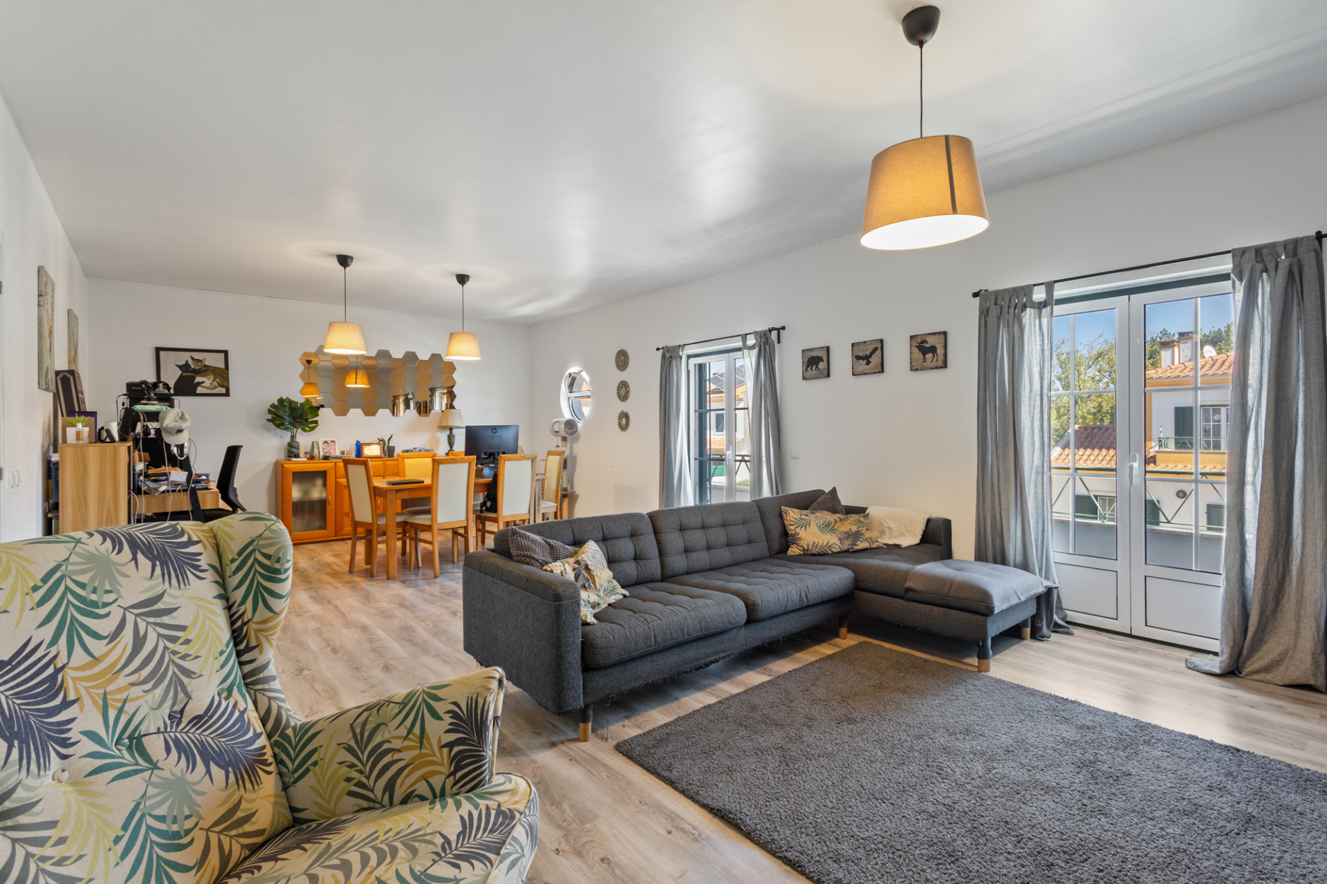 Excellent 3-Bedroom House with Outdoor Recreation Area and Spacious Garage