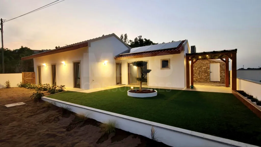 Single-Story 2-Bedroom + 1 House with Pool, Outbuilding, and 3,476 m² Lot | Comfort, Privacy, and Quality of Life