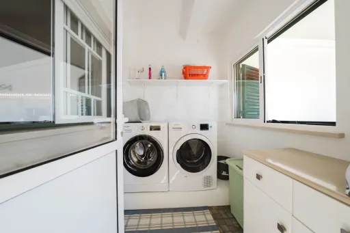 Moradia T3+1 pronta a habitar | Garagem fechada, pátio com churrasqueira e a 5 min das praias !