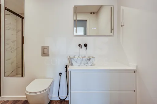 Apartamento T3 totalmente remodelado na Póvoa de Santa Iria com parqueamento