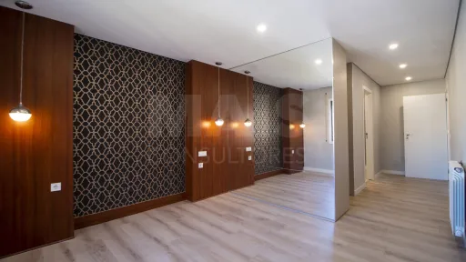 Apartamento T2+1 com garagem