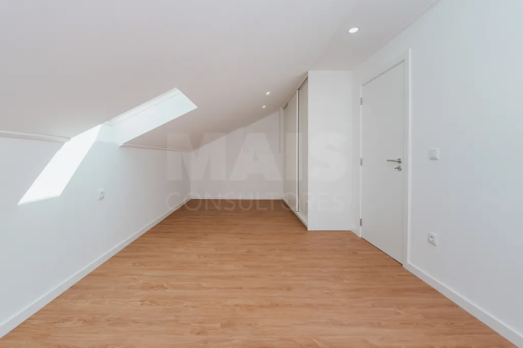 Moradia T4 Totalmente Remodelada com Logradouro em Coruche