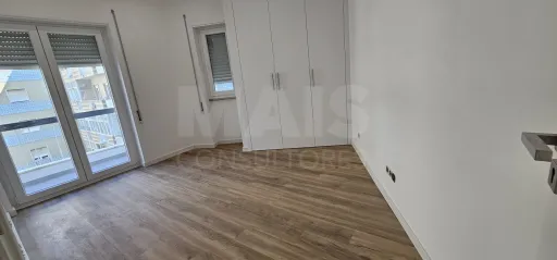 Renovated 2-Bedroom Apartment, Brand New, Dafundo