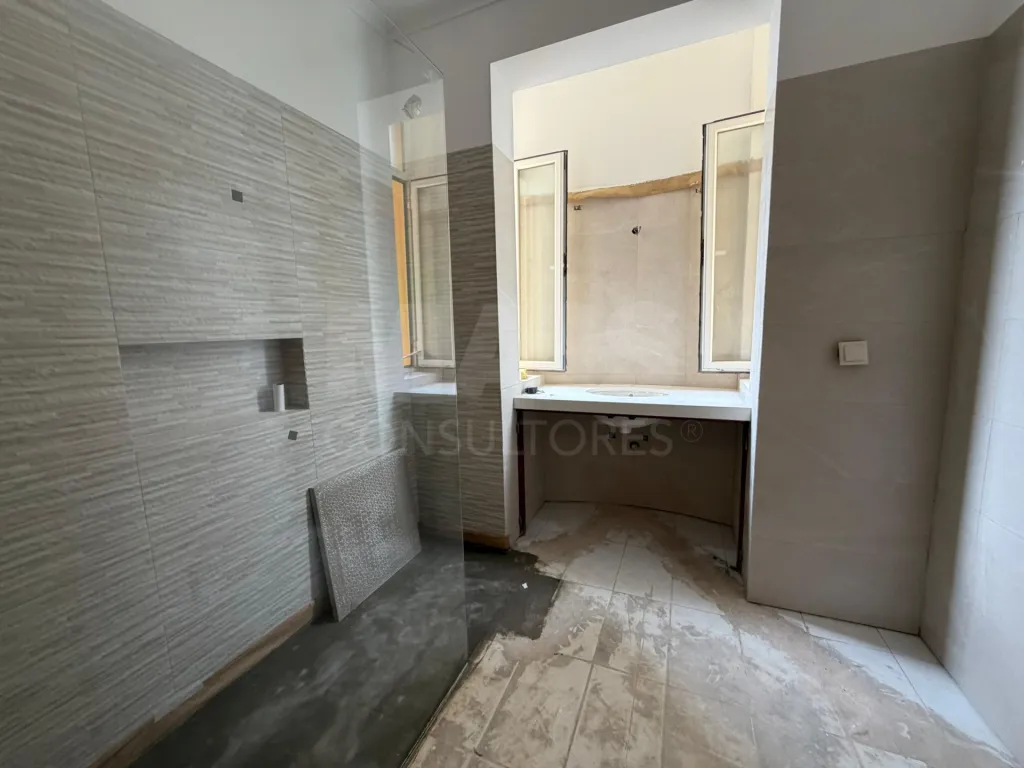 Apartamento T4 em Carnide