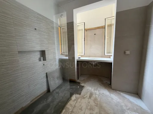 Apartamento T4 em Carnide