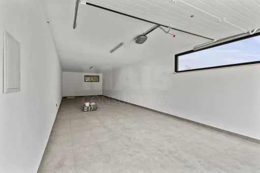 Moradia T3+1 NOVA com piscina em terreno de 2098m2