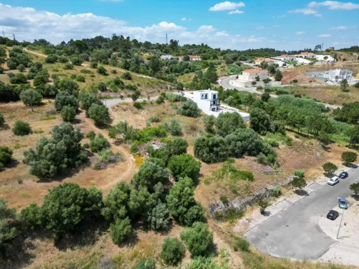 Urban plot with 335 sqm in Azambuja