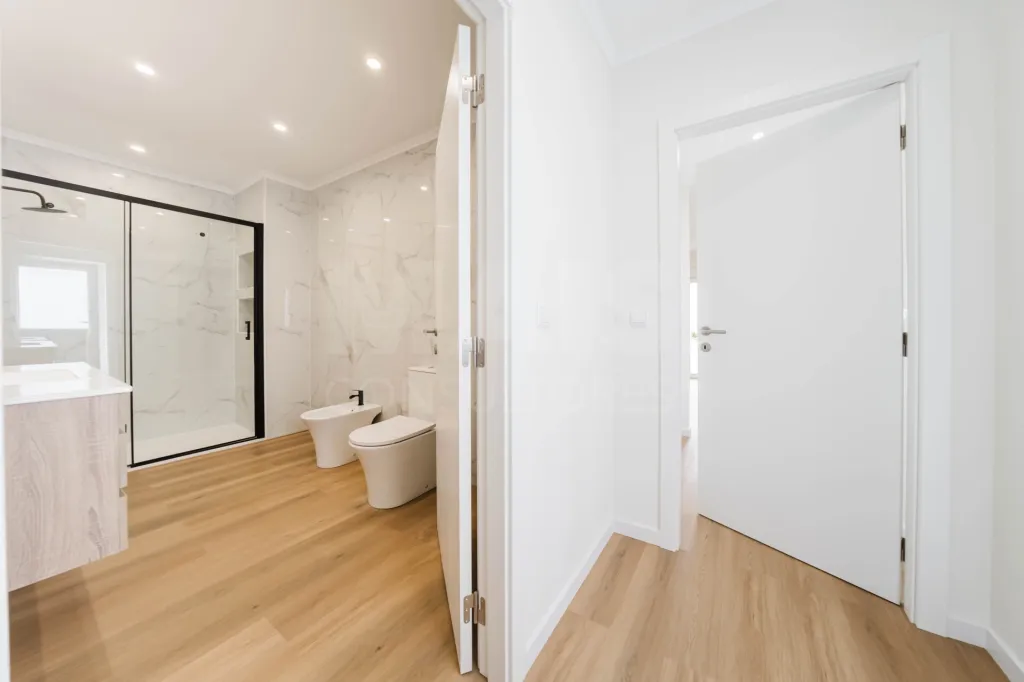 Moradia Geminada T3, Totalmente Remodelada