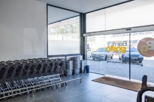 Prédio Comercial no Porto Paços de Ferreira para Mercado e Lojas Construção Nova