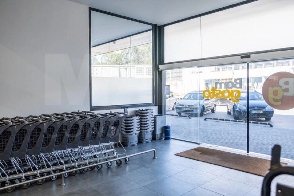 Prédio Comercial no Porto Paços de Ferreira para Mercado e Lojas Construção Nova