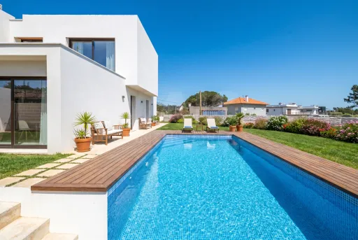 Moradia T3 (3 Suítes) com piscina e jardim - Salir do Porto