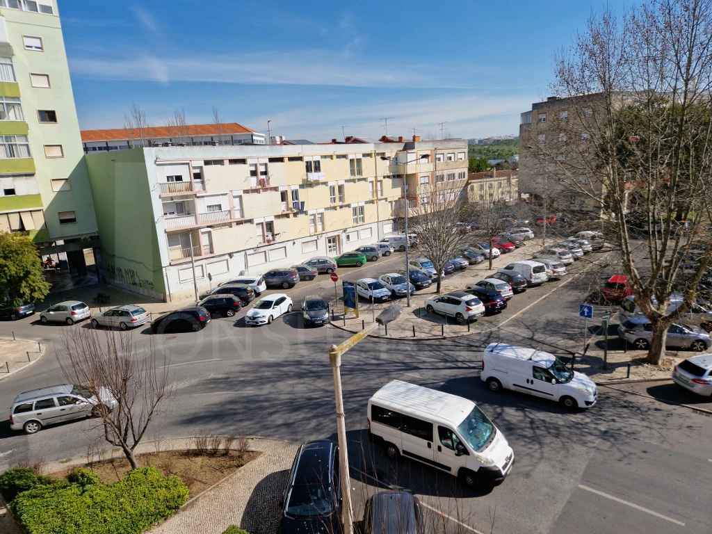 Apartamento de 3 assoalhadas junto ao Metro da Pontinha
