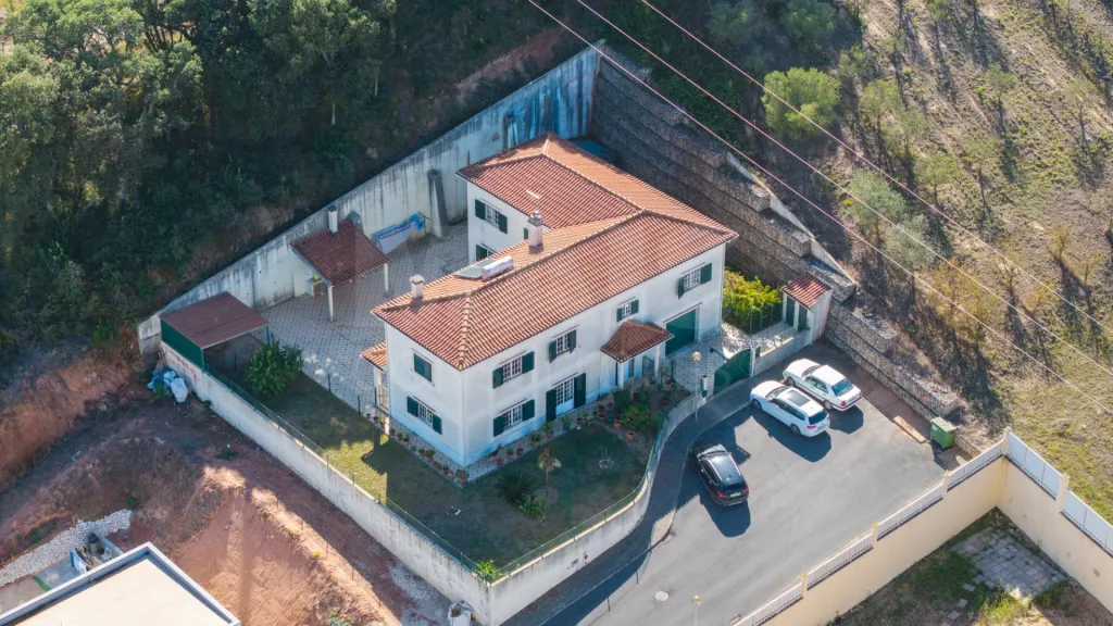 Moradia T4 com Garagem para 3 carros em lote de 812m2