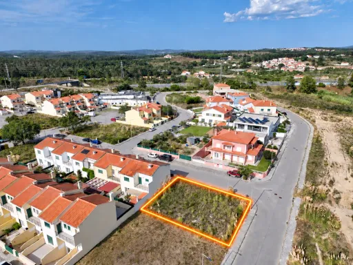 Lote urbano de 440 m² em Caldas da Rainha | Dê espaço ao seu próximo projeto