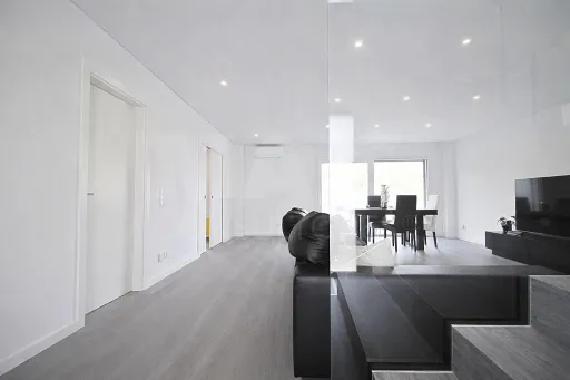 Moradia T4+1 com Quintal e Espaço para Piscina | Famões (Pontinha)